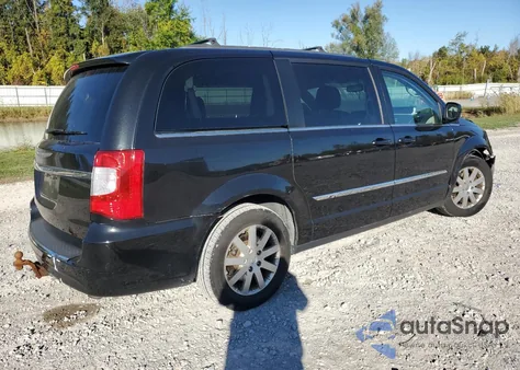 2015 Chrysler Town & Country Touring z USA, uszkodzony, nr VIN 2C4RC1BG9FR727151